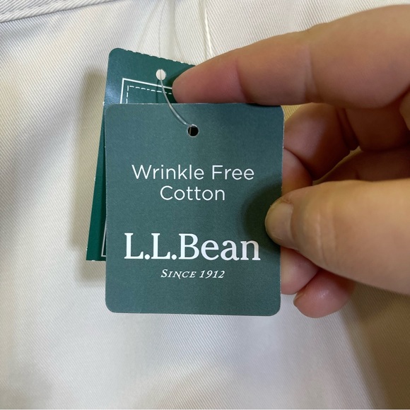NWT, L.L. Bean Classic Fit Wrinkle Free Khaki Pants. Size 18 Regular - Picture 3 of 12